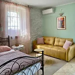 Casa Garibaldi 3* ברטוניגלה
